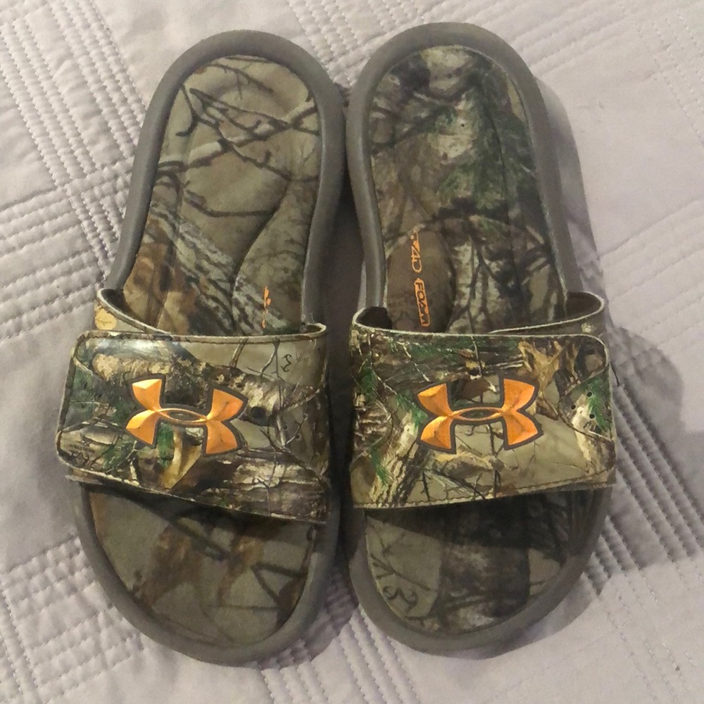 Boys under armor sandal size 3